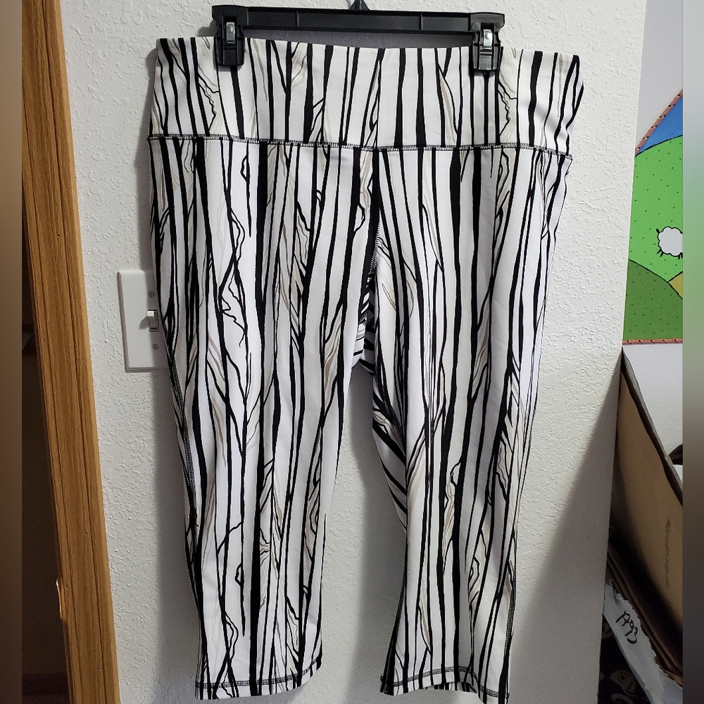 DSG Momentum High Rise Capri, XXL